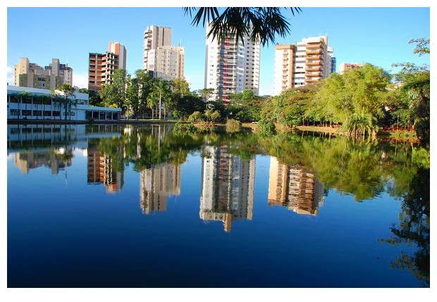 Lake in Bosque dos buritis gardens of Goiania