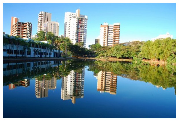 Lake in Bosque dos buritis gardens of Goiania