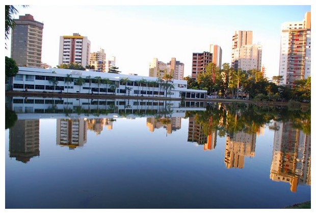 Lake in Bosque dos buritis gardens of Goiania