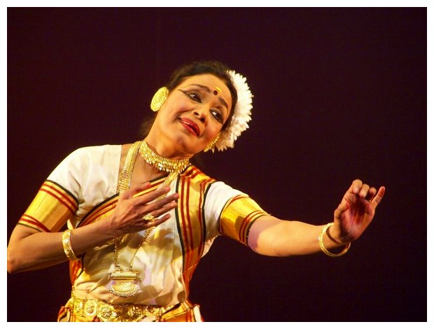 Mohiniattam by Bharathi Shivaji