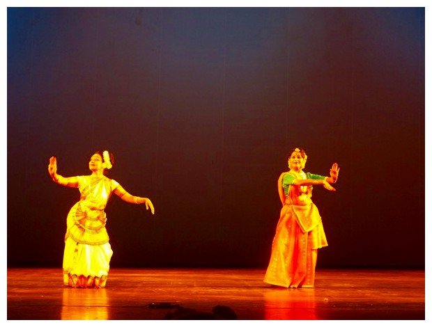 Bharathi Shivaji doing Mohiniattam and Shovana Narayan doing Kathak, Delhi, India