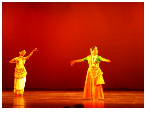 Bharathi Shivaji doing Mohiniattam and Shovana Narayan doing Kathak, Delhi, India