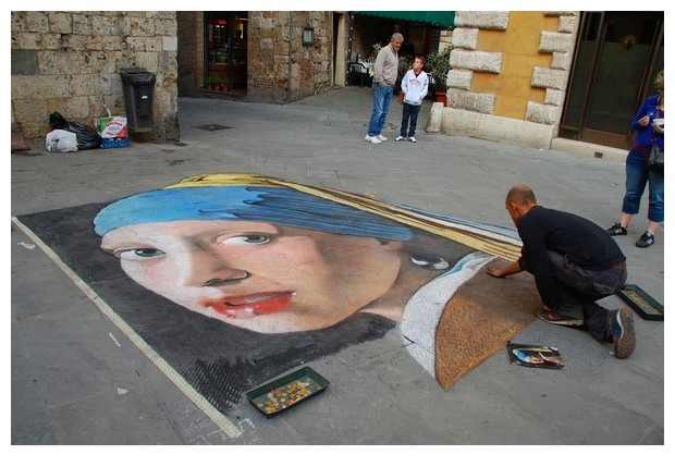 Street artist in Sienna, Italy