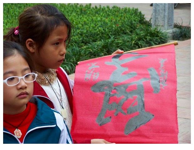 Vietnamese students with their chinese prayers