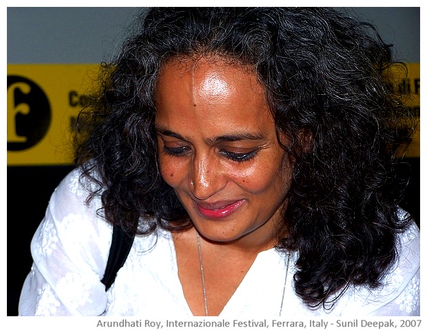 Arundhati Roy, author, Ferrara, Italy - images by Sunil Deepak, 2007