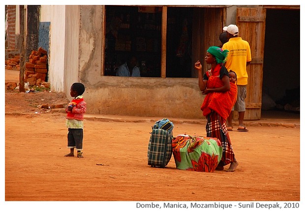 Village bus stop, Dombe, Manica, Mozambique - images by Sunil Deepak, 2010