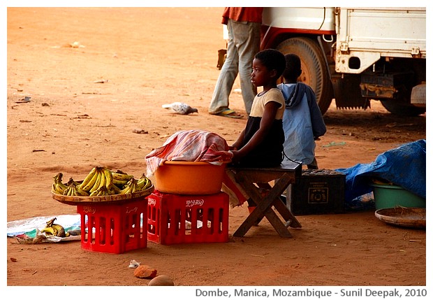 Village bus stop, Dombe, Manica, Mozambique - images by Sunil Deepak, 2010