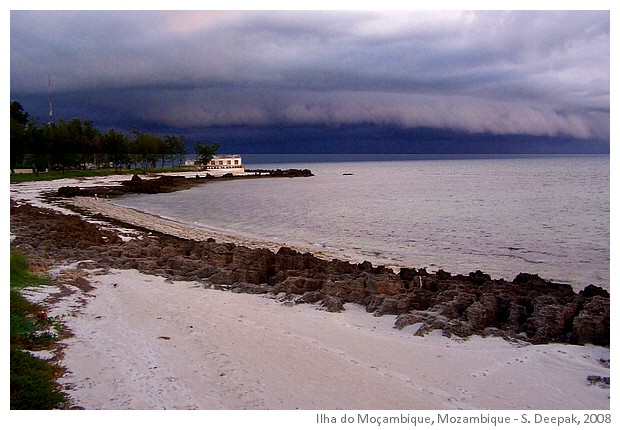 Seaside morning, Ilha do Mozambique - Image by Sunil Deepak, 2008