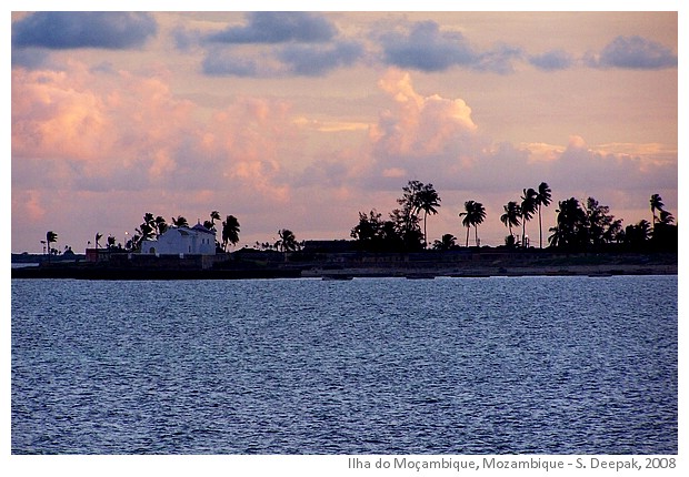 Seaside morning, Ilha do Mozambique - Image by Sunil Deepak, 2008