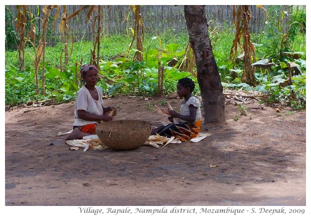 People with corn in Nampula, Mozambique - S. Deepak, 2009