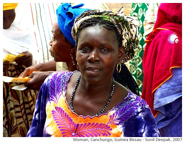 Women, Pelundo, Canchungo, Guinea Bissau - images by Sunil Deepak, 2007