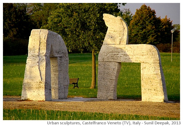 Two horses and arch sculpture, Castelfranco Veneto (TV), Italy - images by Sunil Deepak, 2013