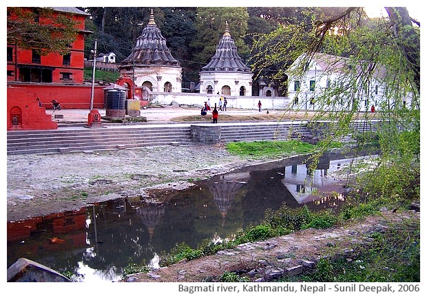 Bagmati river, Kathmandu, Nepal - images by Sunil Deepak, 2006