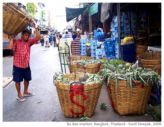 Men, Bo Bae market, Bangkok, Thailand - images by Sunil Deepak, 2008