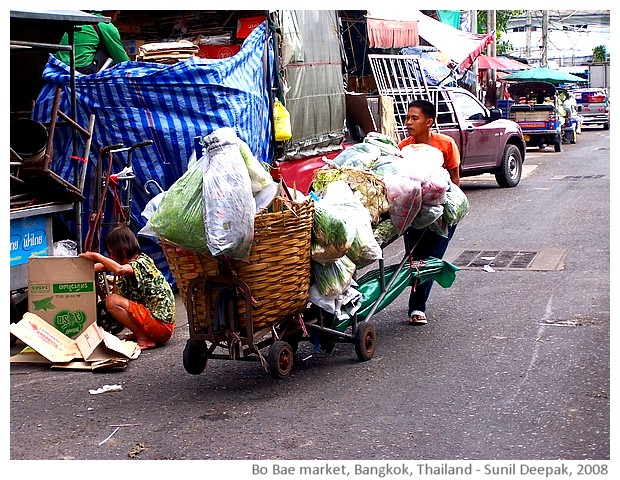 Men, Bo Bae market, Bangkok, Thailand - images by Sunil Deepak, 2008