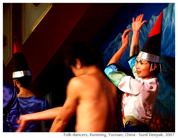 Folk dancers, Yunnan, China - images by Sunil Deepak, 2007