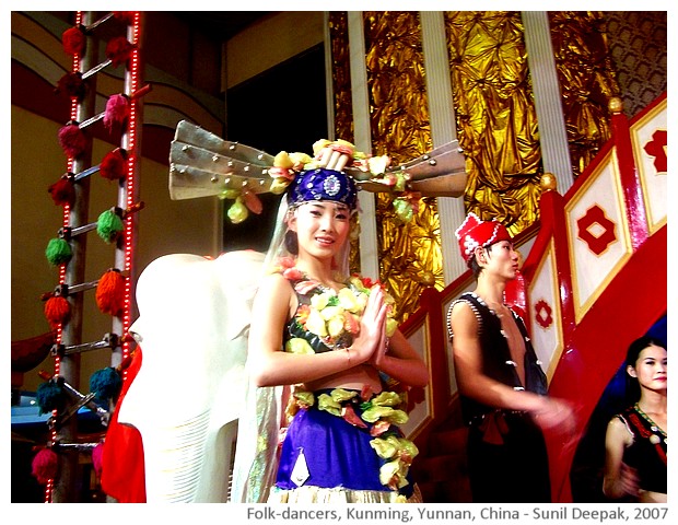 Folk dancers, Yunnan, China - images by Sunil Deepak, 2007