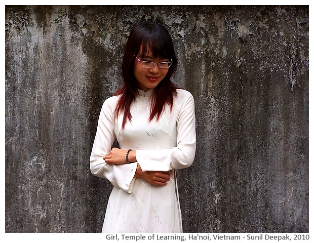 High school students at temple of learning, Hanoi, Vietnam - images by Sunil Deepak, 2010