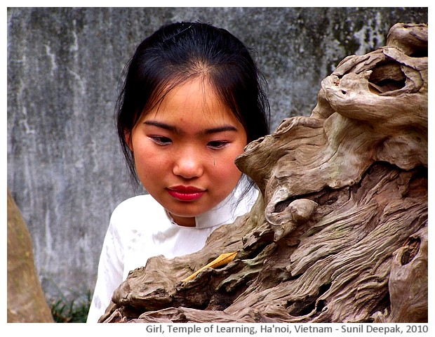 High school students at temple of learning, Hanoi, Vietnam - images by Sunil Deepak, 2010