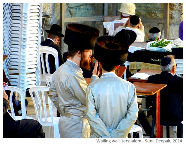 Orthodox jew men with payot, Wailing wall, Jerusalem - images by Sunil Deepak, 2014