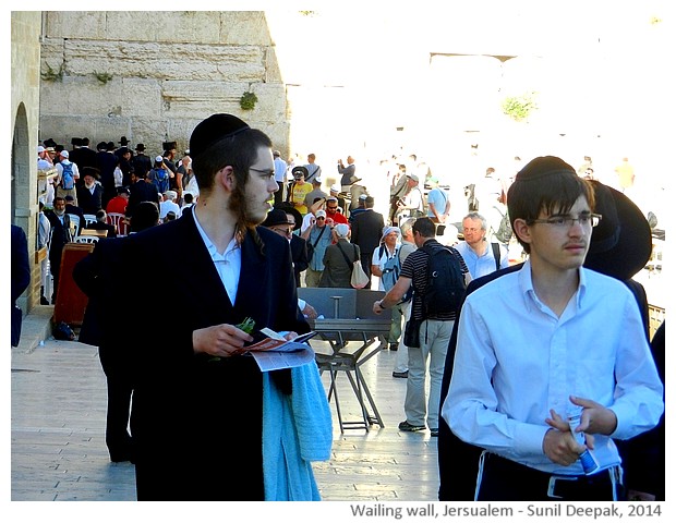 Orthodox jew men with payot, Wailing wall, Jerusalem - images by Sunil Deepak, 2014