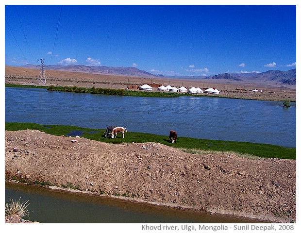 Ulgii river, Bayan Ulgii, Mongolia - images by Sunil Deepak, 2008