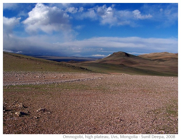 Omnogobi mountain plateau, Uvs, Mongolia - images by Sunil Deepak