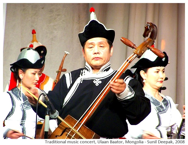 Traditional music concert, Mongolia - images by Sunil Deepak, 2008
