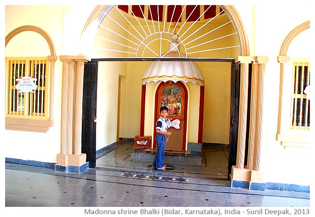 Madonna shrine Bhalki, Karnataka, India - images by Sunil Deepak