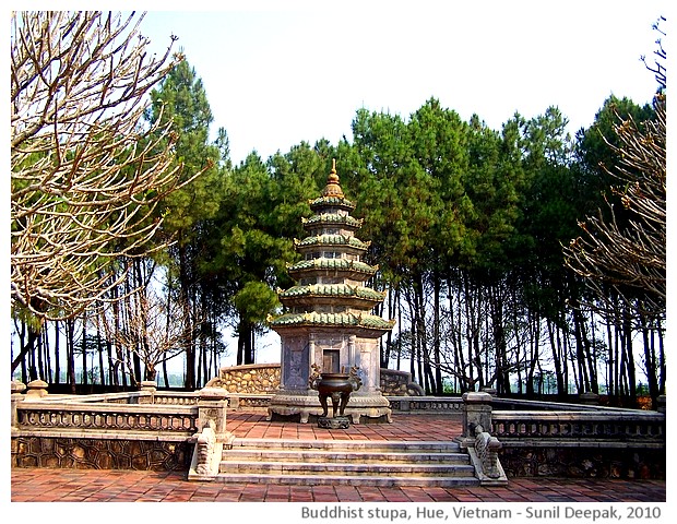 A Buddhist journey - images by Sunil Deepak, 2014