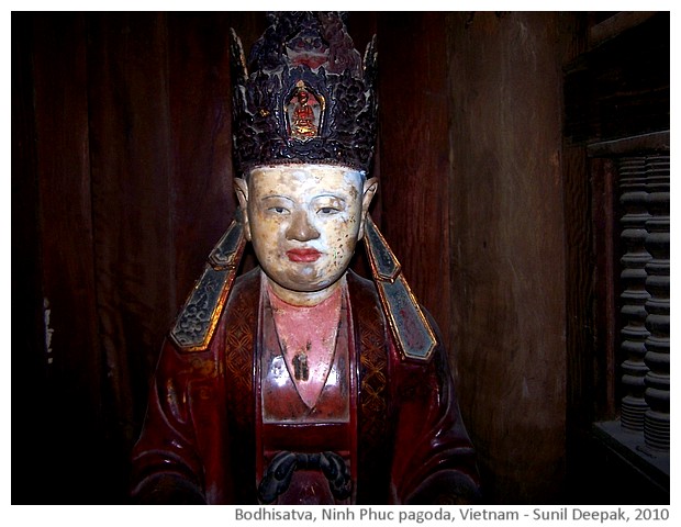 A Buddhist journey - images by Sunil Deepak, 2014