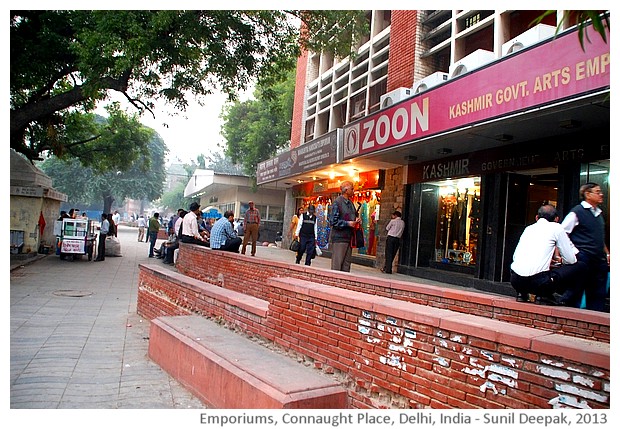 Street life Delhi, India - images by Sunil Deepak