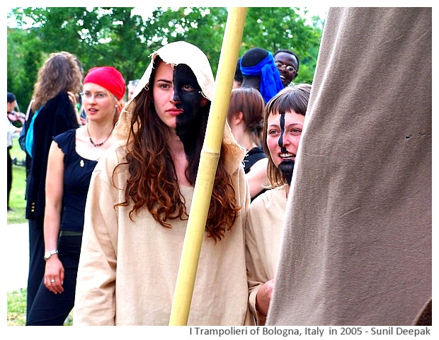 Trampolieri - stilt walkers of Bologna 2005-11, Images by Sunil Deepak