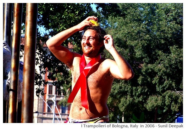 Trampolieri - stilt walkers of Bologna 2005-11, Images by Sunil Deepak