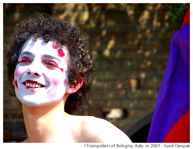 Trampolieri - stilt walkers of Bologna 2005-11, Images by Sunil Deepak