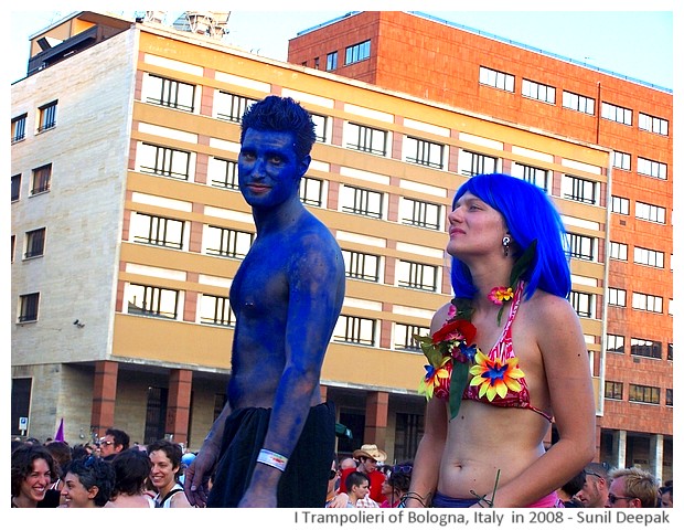 Trampolieri - stilt walkers of Bologna 2005-11, Images by Sunil Deepak