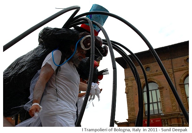 Trampolieri - stilt walkers of Bologna 2005-11, Images by Sunil Deepak