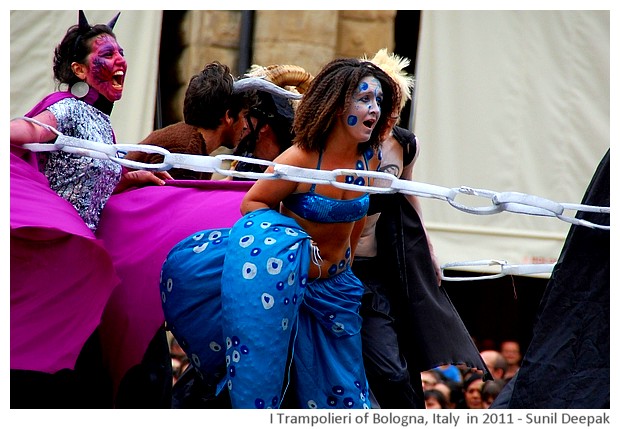 Trampolieri - stilt walkers of Bologna 2005-11, Images by Sunil Deepak