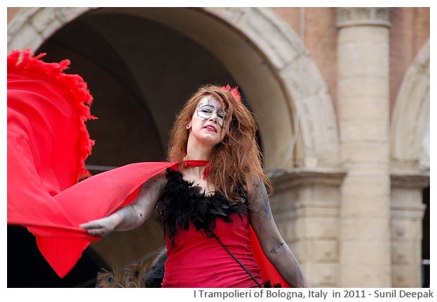 Trampolieri - stilt walkers of Bologna 2005-11, Images by Sunil Deepak