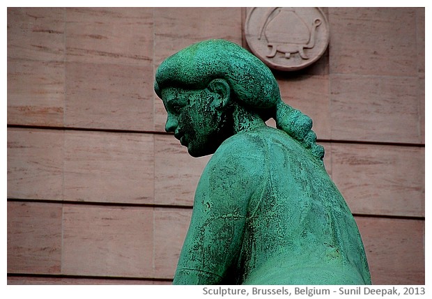 Bronze sculpture of nude woman, Brussels, Belgium - images by Sunil Deepak, 2013