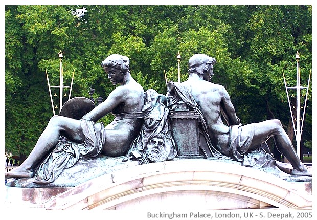 Around Buckingham Palace, London UK - images by Sunil Deepak, 2005