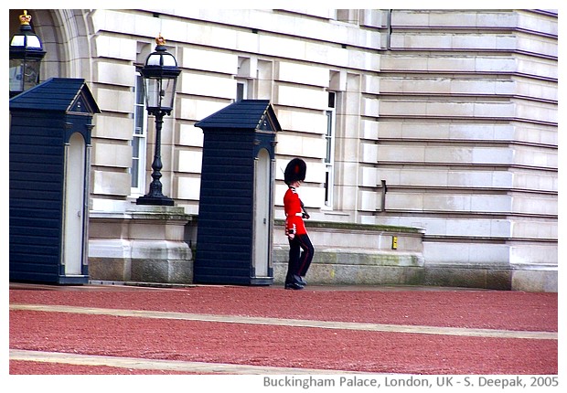 Around Buckingham Palace, London UK - images by Sunil Deepak, 2005