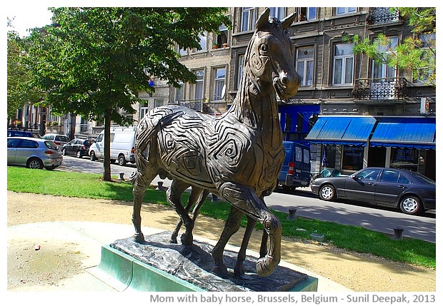 Mare with baby horse, sculpture, Brussels, Belgium - images by Sunil Deepak, 2013