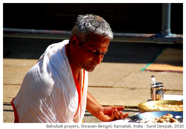 Jain muni prayers, Bahubali, Shravan-Belagola, Karnataka, India - images by Sunil Deepak, 2013