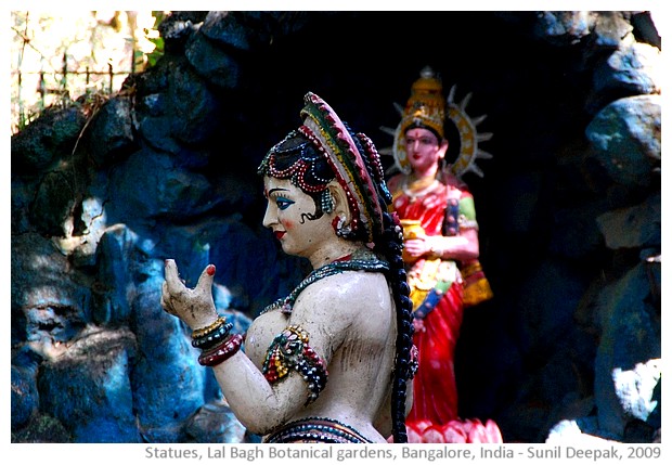 Statues, Lal Bagh botanical gardens, Bangalore, India - images by Sunil Deepak, 2009