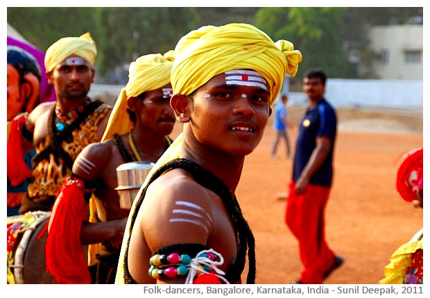 Folk dancers, Bangalore, Karnataka, India - images by Sunil Deepak, 2011