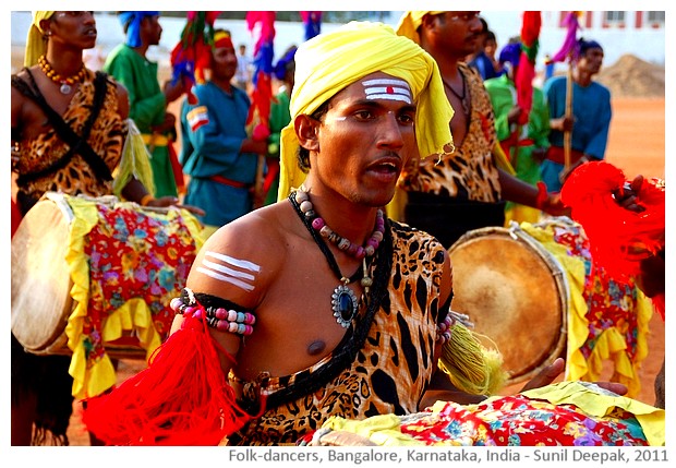 Folk dancers, Bangalore, Karnataka, India - images by Sunil Deepak, 2011