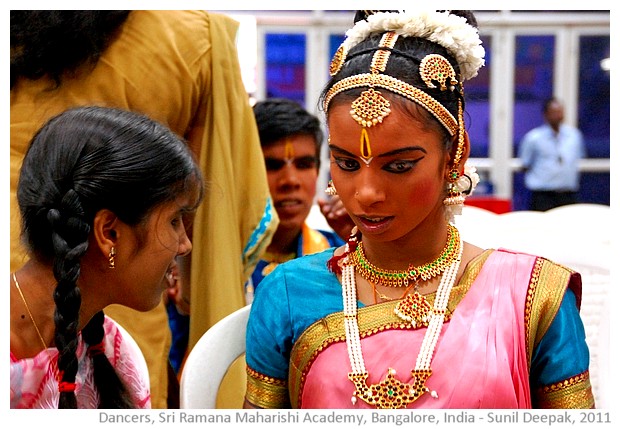 Blind student dancers, Bangalore India - images by Sunil Deepak, 2011