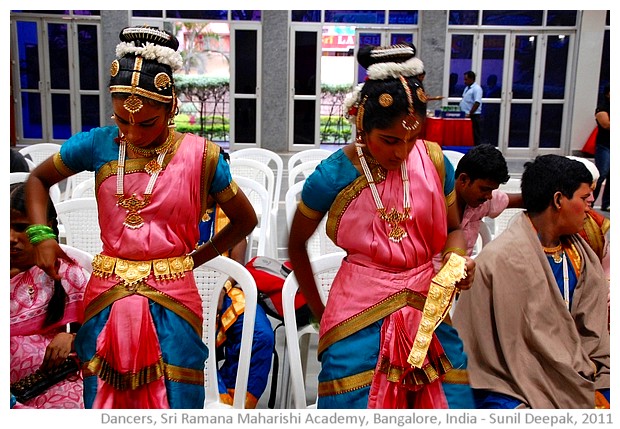 Blind student dancers, Bangalore India - images by Sunil Deepak, 2011