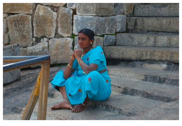 Women in blue sari, Shravanbelagola, India